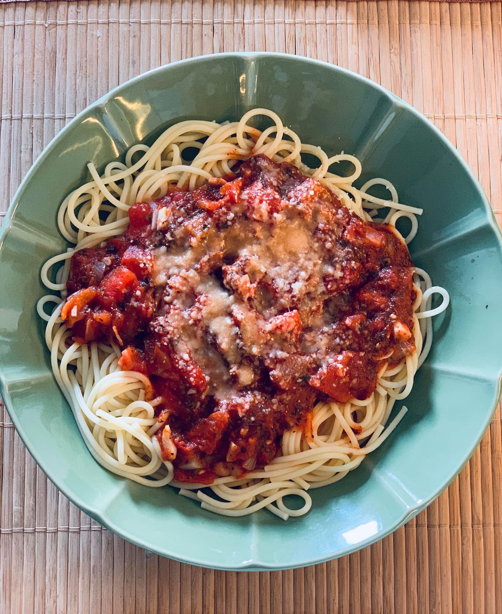 Spaghetti a la Pomodoro z parmezanem